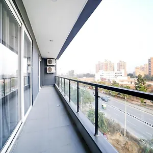 Отель Flora Residency